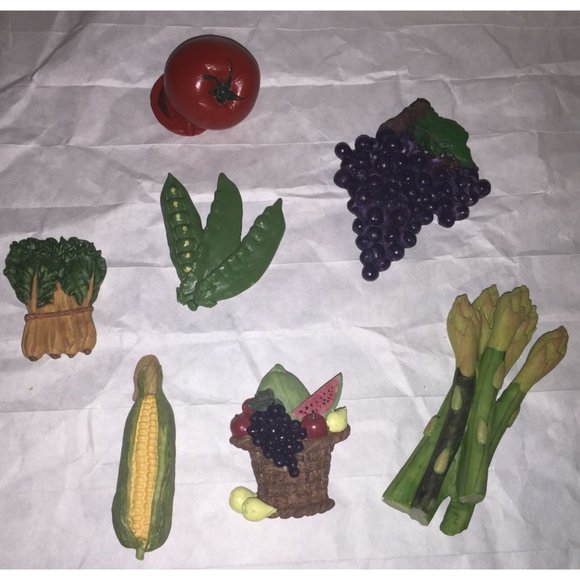 Set of 7 Vintage Mixed Vegetables/Fruit Magnets - Picture 3 of 6